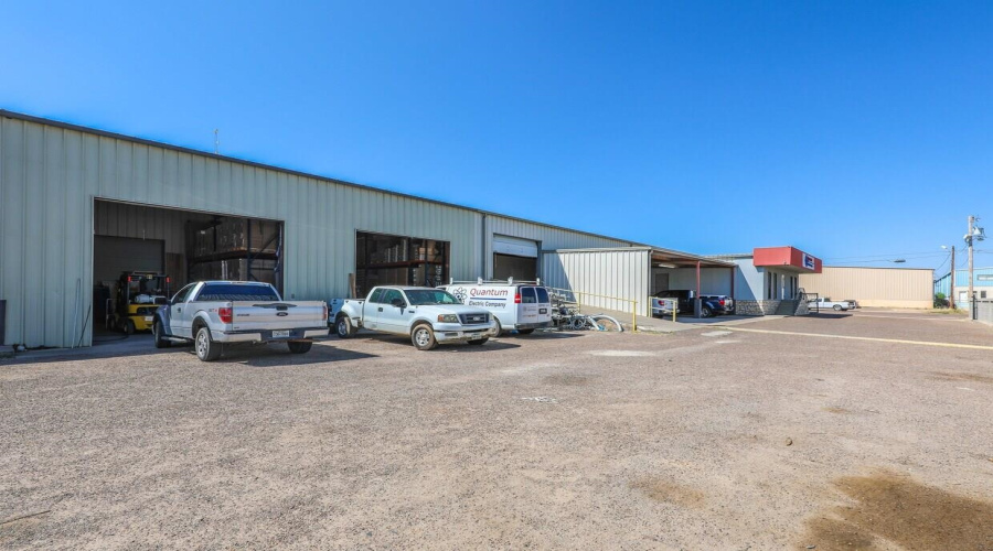 5809 East Dr, Laredo, Texas 78041, 1 Bedroom Bedrooms, 1 Room Rooms,4 BathroomsBathrooms,Commercial/industrial,For Sale,5809 East Dr,20260054