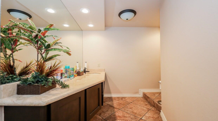 5809 East Dr, Laredo, Texas 78041, 1 Bedroom Bedrooms, 1 Room Rooms,4 BathroomsBathrooms,Commercial/industrial,For Sale,5809 East Dr,20260054