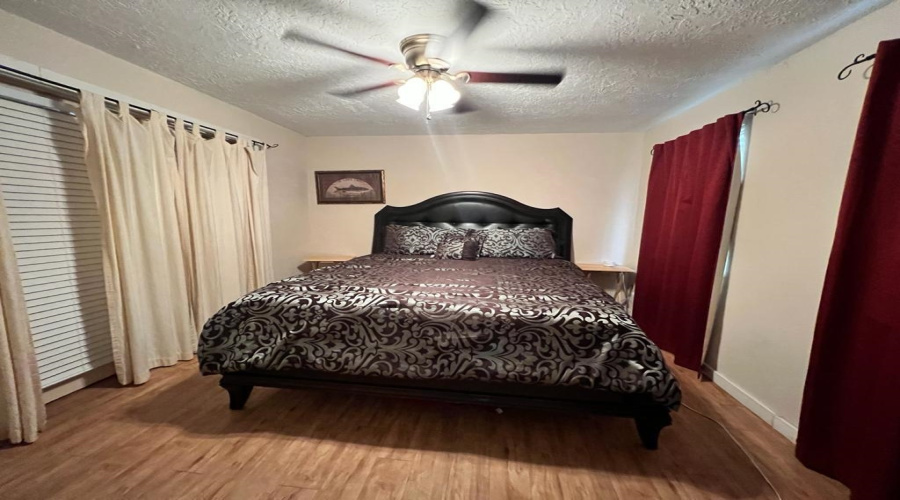 130 N. Jab Dr., Zapata, Texas 78076, 6 Bedrooms Bedrooms, 8 Rooms Rooms,3 BathroomsBathrooms,Residential,For Rent,130 N. Jab Dr.,20260047