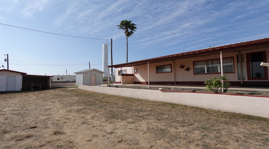 2525 S U.S. Hwy 83, Zapata, Texas 78076, 2 Bedrooms Bedrooms, 3 Rooms Rooms,1 BathroomBathrooms,Residential,For Sale,2525 S U.S. Hwy 83,20260050