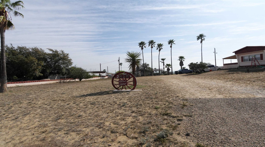 2525 S U.S. Hwy 83, Zapata, Texas 78076, 2 Bedrooms Bedrooms, 3 Rooms Rooms,1 BathroomBathrooms,Residential,For Sale,2525 S U.S. Hwy 83,20260050