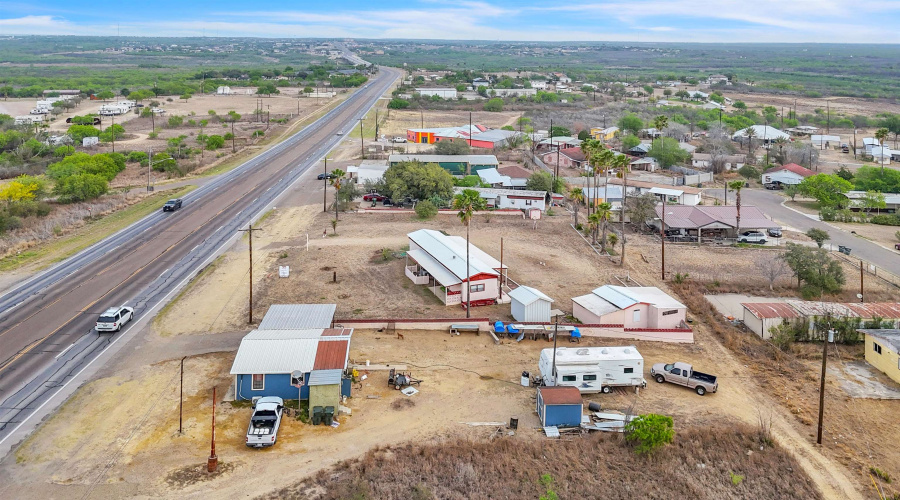 2525 S U.S. Hwy 83, Zapata, Texas 78076, 2 Bedrooms Bedrooms, 3 Rooms Rooms,1 BathroomBathrooms,Residential,For Sale,2525 S U.S. Hwy 83,20260050