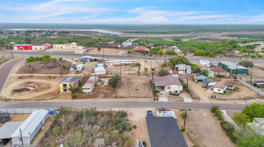 2525 S U.S. Hwy 83, Zapata, Texas 78076, 2 Bedrooms Bedrooms, 3 Rooms Rooms,1 BathroomBathrooms,Residential,For Sale,2525 S U.S. Hwy 83,20260050