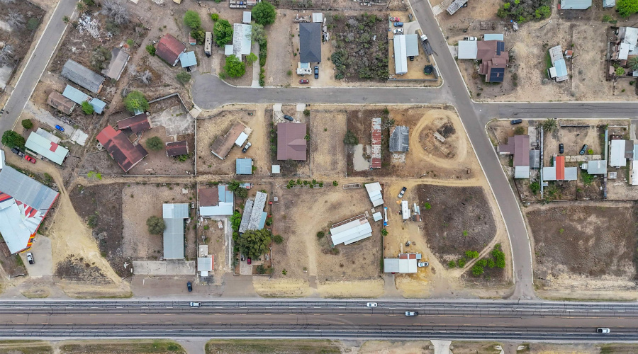 2525 S U.S. Hwy 83, Zapata, Texas 78076, 2 Bedrooms Bedrooms, 3 Rooms Rooms,1 BathroomBathrooms,Residential,For Sale,2525 S U.S. Hwy 83,20260050