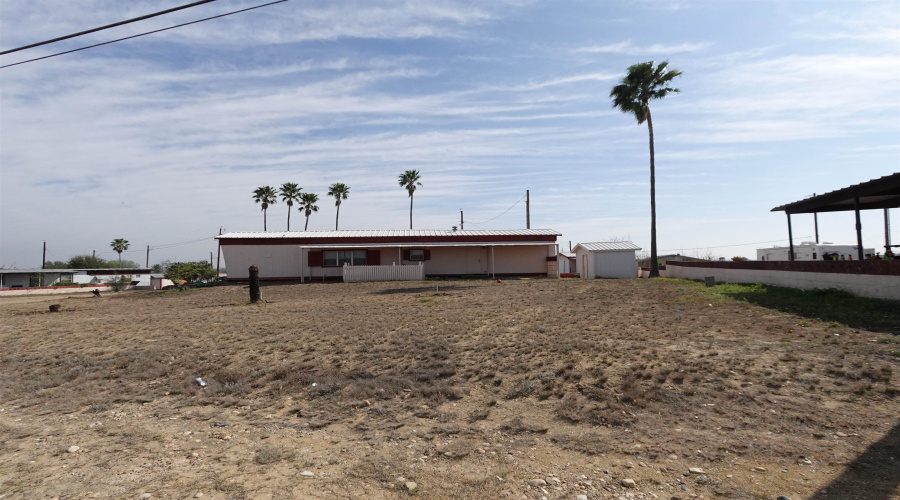 2525 S U.S. Hwy 83, Zapata, Texas 78076, 2 Bedrooms Bedrooms, 3 Rooms Rooms,1 BathroomBathrooms,Residential,For Sale,2525 S U.S. Hwy 83,20260050