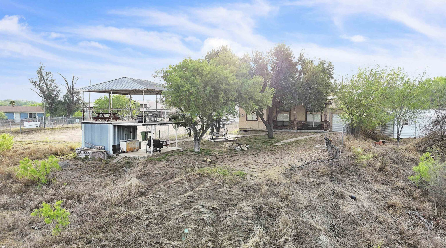 130 N. Jab Dr., Zapata, Texas 78076, 6 Bedrooms Bedrooms, 8 Rooms Rooms,3 BathroomsBathrooms,Residential,For Sale,130 N. Jab Dr.,20260051