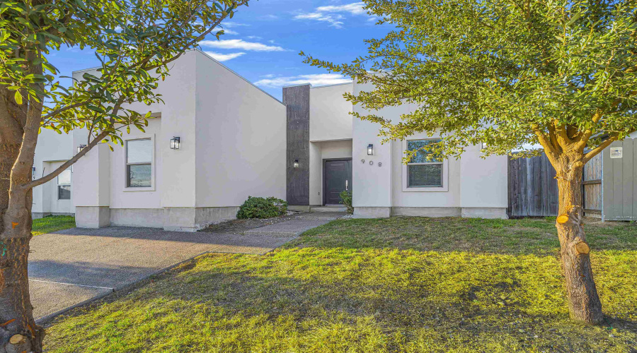 908 La Muralla St, laredo, Texas 78046, 3 Bedrooms Bedrooms, 6 Rooms Rooms,2 BathroomsBathrooms,Residential,For Sale,908 La Muralla St,20260052