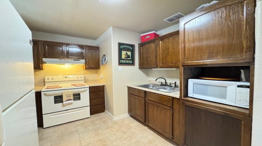 5410 Marcella Ave, Laredo, Texas 78041, 2 Bedrooms Bedrooms, 5 Rooms Rooms,2 BathroomsBathrooms,Residential,For Rent,5410 Marcella Ave,20260063