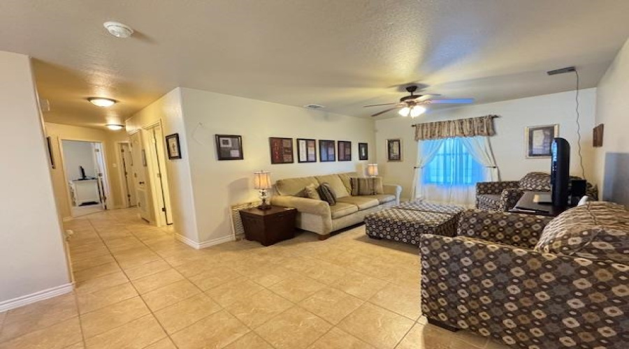 5410 Marcella Ave, Laredo, Texas 78041, 2 Bedrooms Bedrooms, 5 Rooms Rooms,2 BathroomsBathrooms,Residential,For Rent,5410 Marcella Ave,20260063