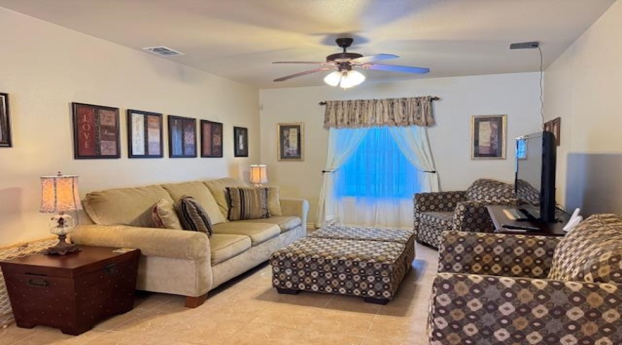 5410 Marcella Ave, Laredo, Texas 78041, 2 Bedrooms Bedrooms, 5 Rooms Rooms,2 BathroomsBathrooms,Residential,For Rent,5410 Marcella Ave,20260063