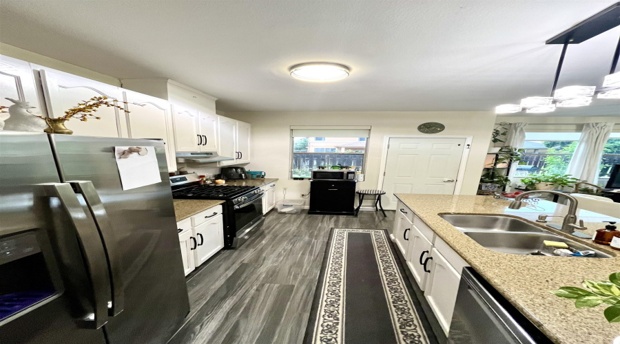 9310 Albany Dr, Laredo, Texas 78045, 3 Bedrooms Bedrooms, 9 Rooms Rooms,2 BathroomsBathrooms,Residential,For Sale,9310 Albany Dr,20252882