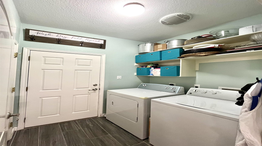 9310 Albany Dr, Laredo, Texas 78045, 3 Bedrooms Bedrooms, 9 Rooms Rooms,2 BathroomsBathrooms,Residential,For Sale,9310 Albany Dr,20252882