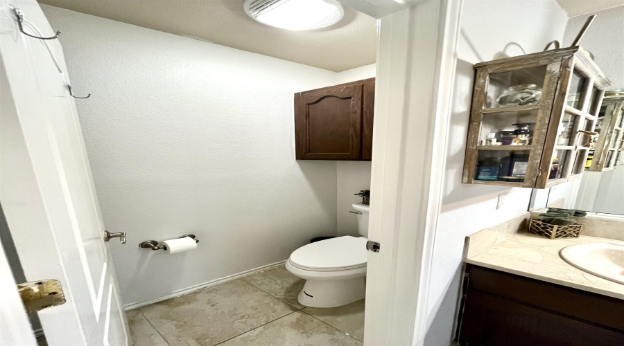 9310 Albany Dr, Laredo, Texas 78045, 3 Bedrooms Bedrooms, 9 Rooms Rooms,2 BathroomsBathrooms,Residential,For Sale,9310 Albany Dr,20252882