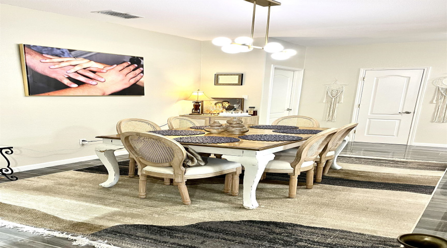 9310 Albany Dr, Laredo, Texas 78045, 3 Bedrooms Bedrooms, 9 Rooms Rooms,2 BathroomsBathrooms,Residential,For Sale,9310 Albany Dr,20252882