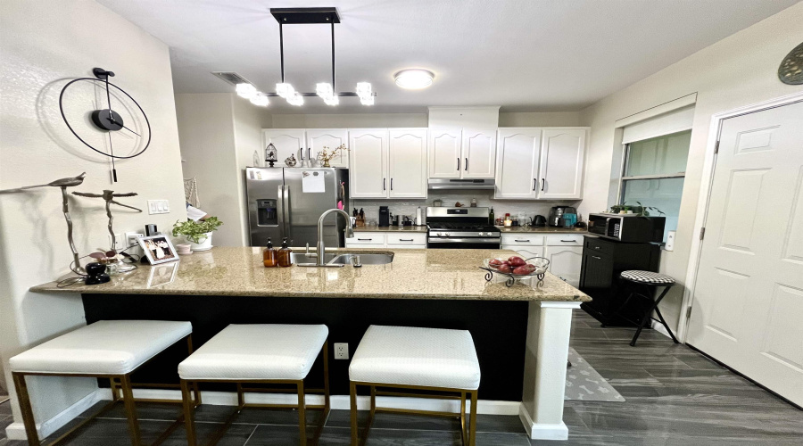 9310 Albany Dr, Laredo, Texas 78045, 3 Bedrooms Bedrooms, 9 Rooms Rooms,2 BathroomsBathrooms,Residential,For Sale,9310 Albany Dr,20252882