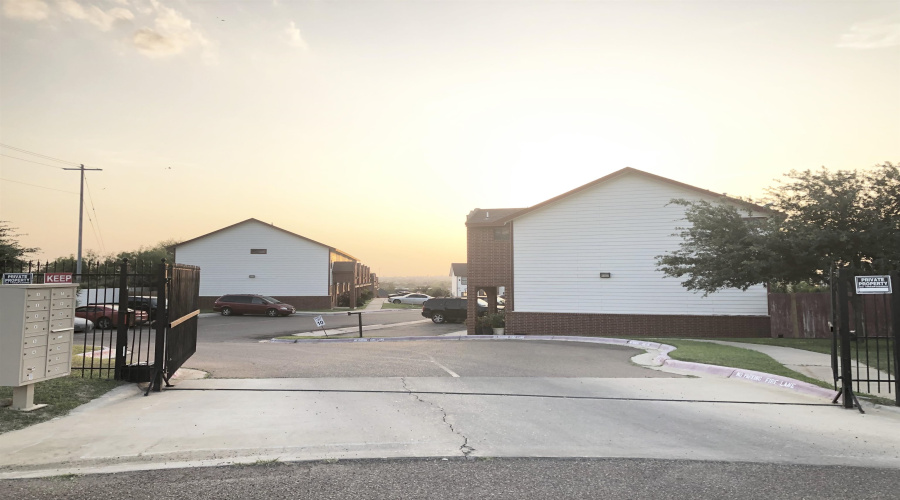 4246 Dorel Dr, Laredo, Texas 78043, 2 Bedrooms Bedrooms, 5 Rooms Rooms,2 BathroomsBathrooms,Residential,For Rent,4246 Dorel Dr,20255087