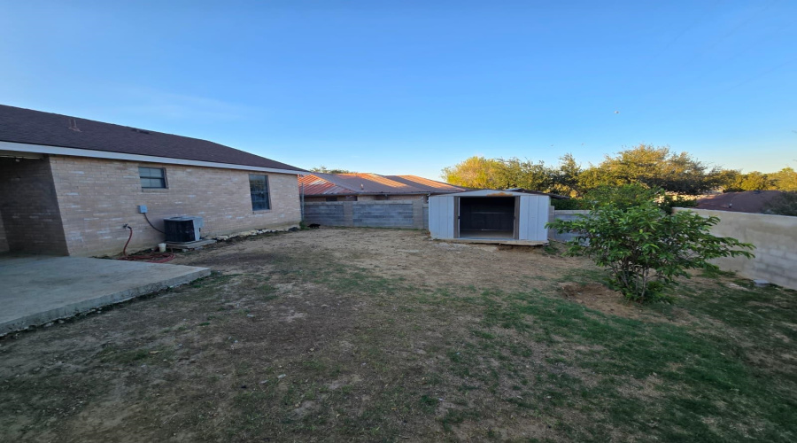 138 Kennedy Lp, Laredo, Texas 78046, 3 Bedrooms Bedrooms, 5 Rooms Rooms,2 BathroomsBathrooms,Residential,For Sale,138 Kennedy Lp,20260064