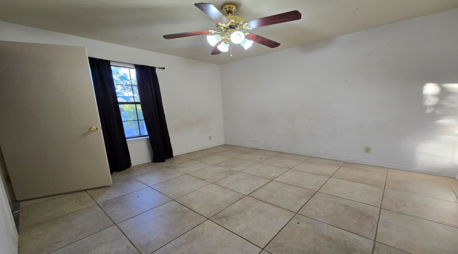 138 Kennedy Lp, Laredo, Texas 78046, 3 Bedrooms Bedrooms, 5 Rooms Rooms,2 BathroomsBathrooms,Residential,For Sale,138 Kennedy Lp,20260064