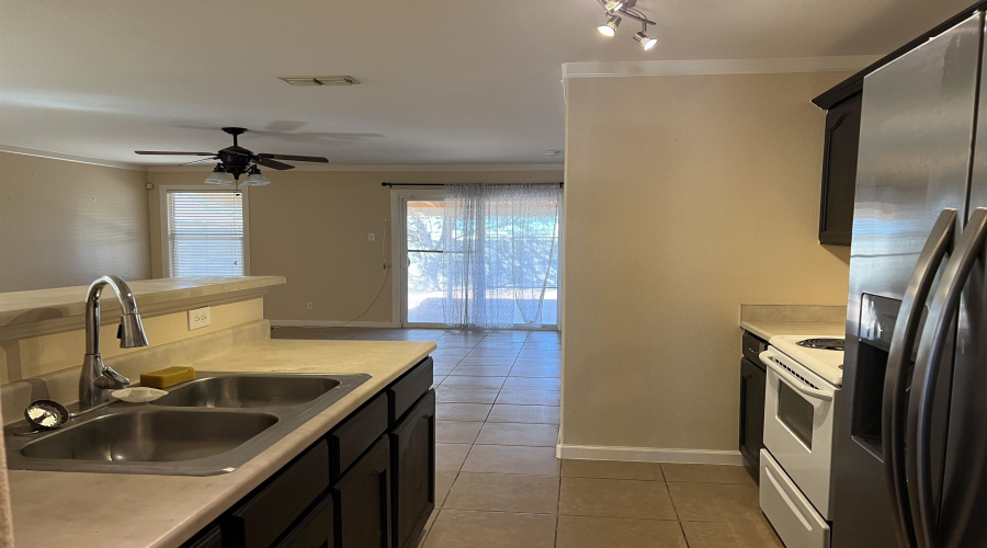 1738 Aransas Pass Dr, Laredo, Texas 78045, 2 Bedrooms Bedrooms, 4 Rooms Rooms,2 BathroomsBathrooms,Residential,For Rent,1738 Aransas Pass Dr,20260066