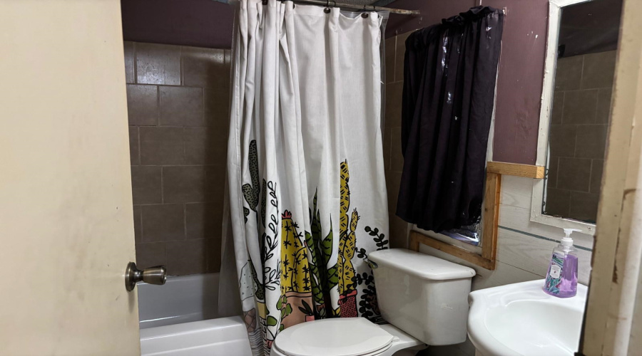 5336 Ramirez Dr, Laredo, Texas 78043, 3 Bedrooms Bedrooms, 5 Rooms Rooms,2 BathroomsBathrooms,Residential,For Sale,5336 Ramirez Dr,20260068