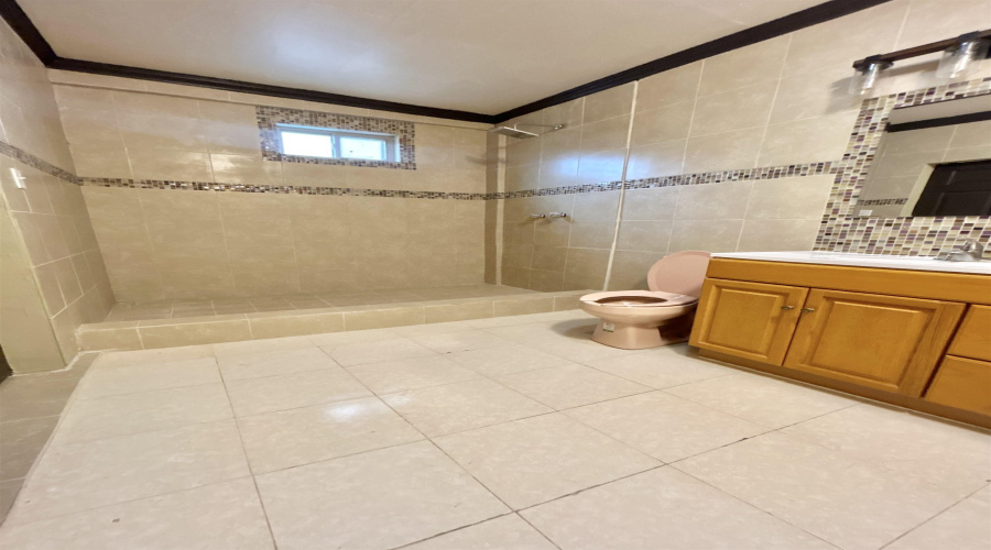 222 Segovia Dr, Laredo, Texas 78046, 3 Bedrooms Bedrooms, 5 Rooms Rooms,3 BathroomsBathrooms,Residential,For Sale,222 Segovia Dr,20260072