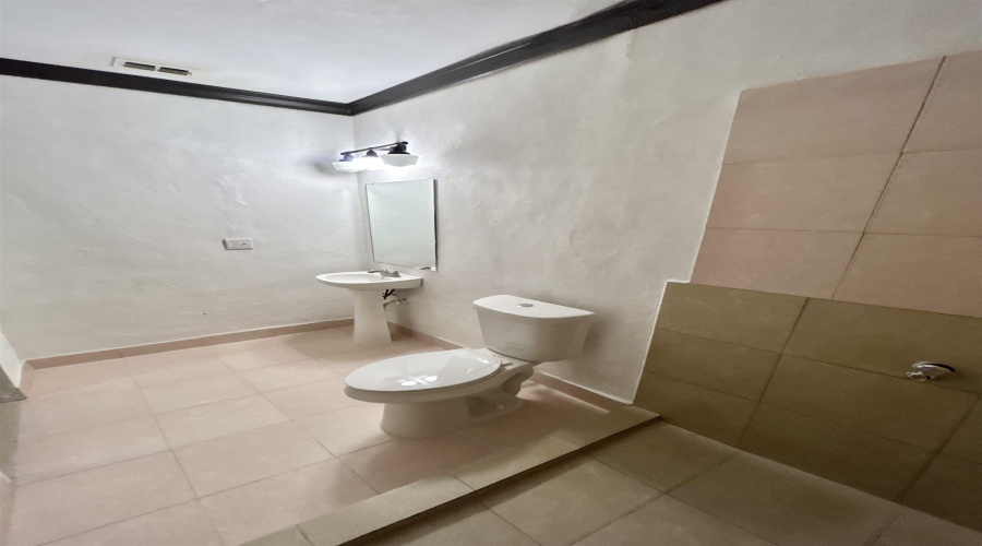 222 Segovia Dr, Laredo, Texas 78046, 3 Bedrooms Bedrooms, 5 Rooms Rooms,3 BathroomsBathrooms,Residential,For Sale,222 Segovia Dr,20260072