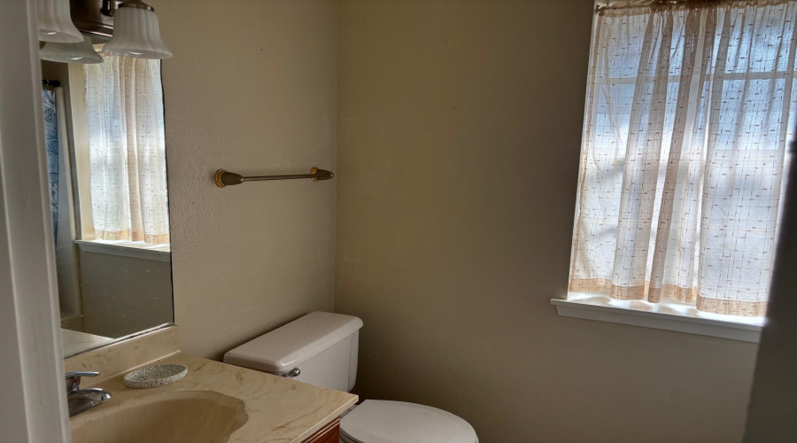 3710 Pine St, Laredo, Texas 78046, 3 Bedrooms Bedrooms, 5 Rooms Rooms,2 BathroomsBathrooms,Residential,For Sale,3710 Pine St,20260073