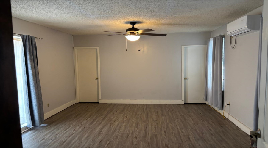 3710 Pine St, Laredo, Texas 78046, 3 Bedrooms Bedrooms, 5 Rooms Rooms,2 BathroomsBathrooms,Residential,For Sale,3710 Pine St,20260073