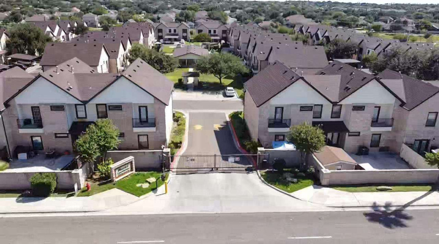2445 Monarch Dr, Laredo, Texas 78045, 3 Bedrooms Bedrooms, 6 Rooms Rooms,2 BathroomsBathrooms,Residential,For Rent,2445 Monarch Dr,20260076