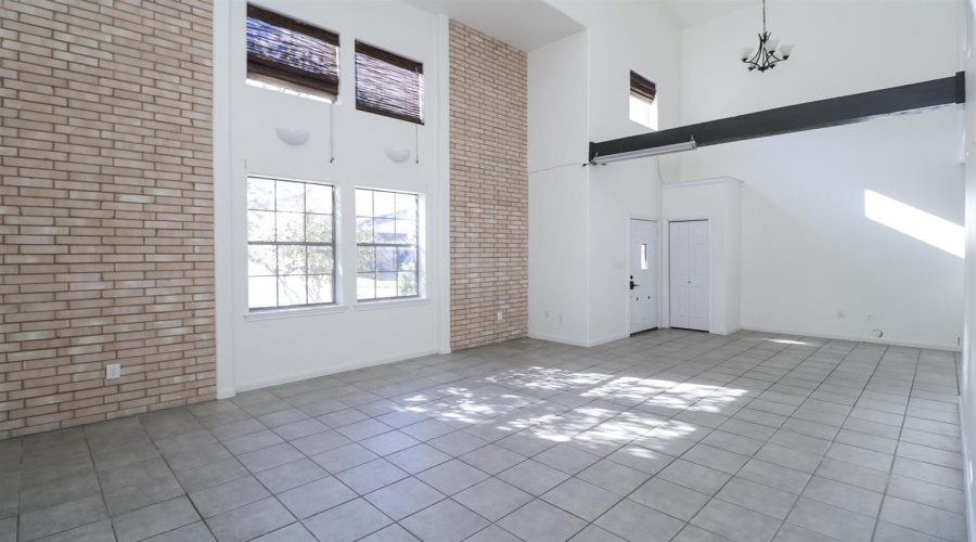 2445 Monarch Dr, Laredo, Texas 78045, 3 Bedrooms Bedrooms, 6 Rooms Rooms,2 BathroomsBathrooms,Residential,For Rent,2445 Monarch Dr,20260076