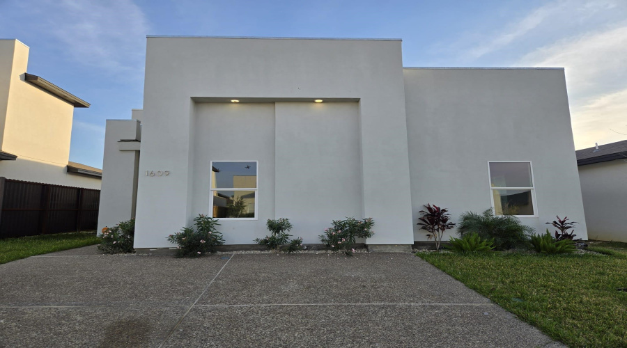 1609 Coba Dr., Laredo, Texas 78046, 4 Bedrooms Bedrooms, 6 Rooms Rooms,2 BathroomsBathrooms,Residential,For Sale,1609 Coba Dr.,20260080