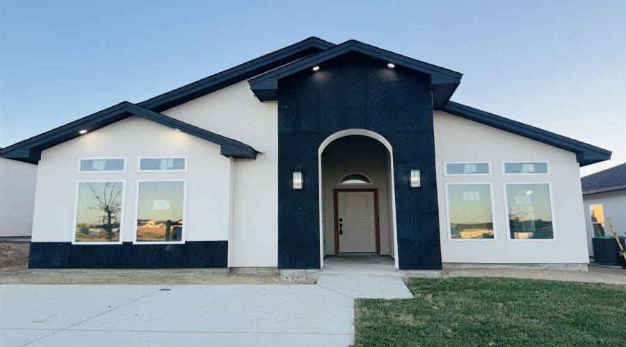6003 Heather Loop, Laredo, Texas 78043, 3 Bedrooms Bedrooms, 5 Rooms Rooms,2 BathroomsBathrooms,Residential,For Sale,6003 Heather Loop,20260081