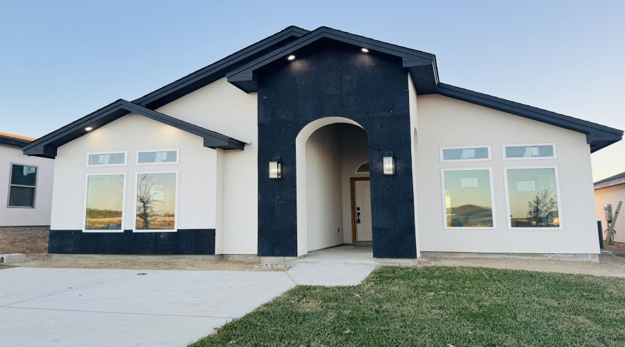 6003 Heather Loop, Laredo, Texas 78043, 3 Bedrooms Bedrooms, 5 Rooms Rooms,2 BathroomsBathrooms,Residential,For Sale,6003 Heather Loop,20260081