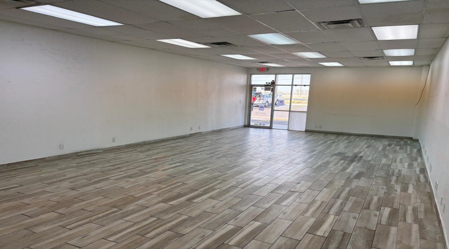 3911 Jaime Zapata Memorial Hwy, LAREDO, Texas 78043, 11 Rooms Rooms,1 BathroomBathrooms,Commercial retail/office,For Rent,3911 Jaime Zapata Memorial Hwy,20260084