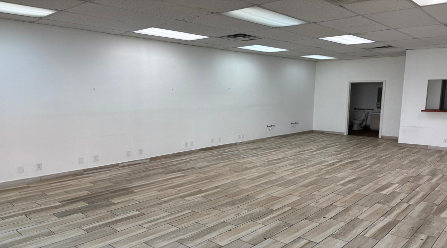 3911 Jaime Zapata Memorial Hwy, LAREDO, Texas 78043, 11 Rooms Rooms,1 BathroomBathrooms,Commercial retail/office,For Rent,3911 Jaime Zapata Memorial Hwy,20260084