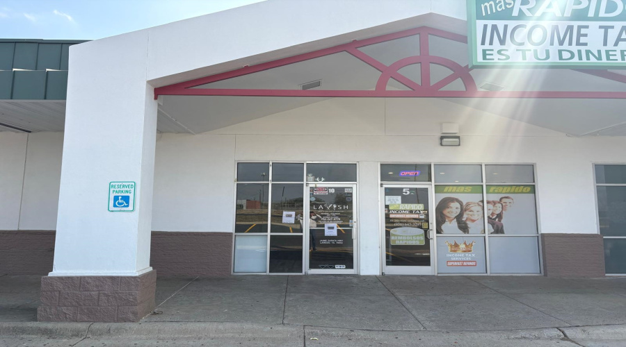 3911 Jaime Zapata Memorial Hwy, LAREDO, Texas 78043, 11 Rooms Rooms,1 BathroomBathrooms,Commercial retail/office,For Rent,3911 Jaime Zapata Memorial Hwy,20260084