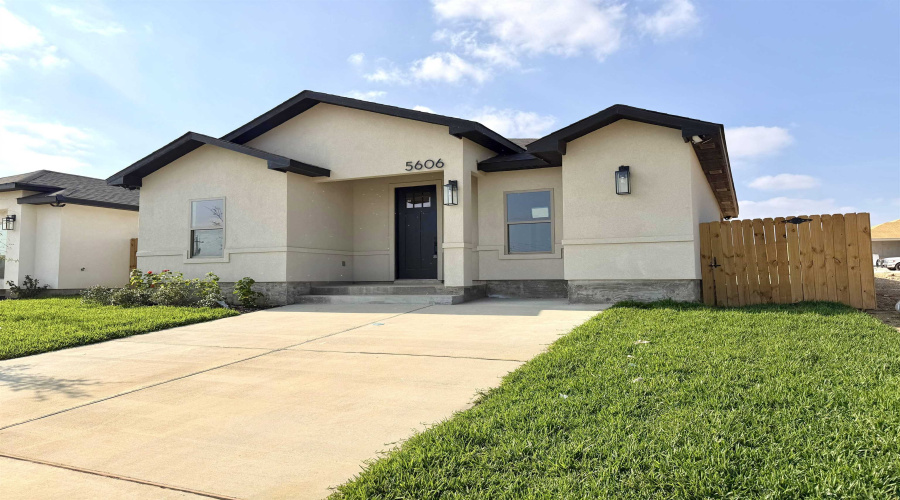 5606 Bramble Ln., Laredo, Texas 78046, 3 Bedrooms Bedrooms, 5 Rooms Rooms,2 BathroomsBathrooms,Residential,For Sale,5606 Bramble Ln.,20260083