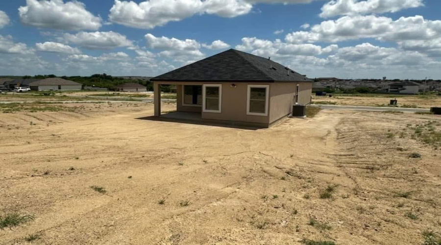811 Monasterio Dr., Laredo, Texas 78045, 3 Bedrooms Bedrooms, 6 Rooms Rooms,2 BathroomsBathrooms,Residential,For Sale,811 Monasterio Dr.,20260085