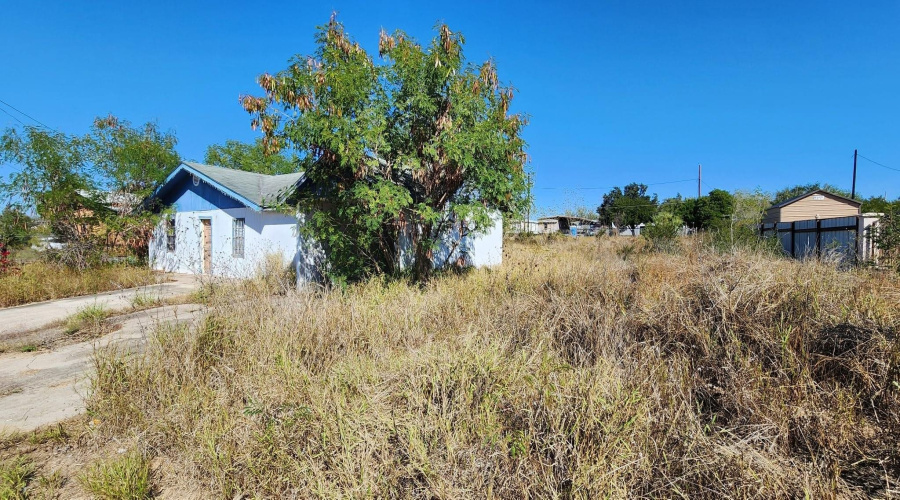 5404 Lopez Lane, Zapata, Texas 78076, 2 Bedrooms Bedrooms, 4 Rooms Rooms,2 BathroomsBathrooms,Residential,For Sale,5404 Lopez Lane,20260088