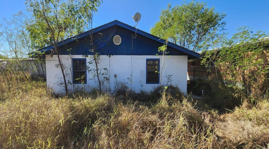 5404 Lopez Lane, Zapata, Texas 78076, 2 Bedrooms Bedrooms, 4 Rooms Rooms,2 BathroomsBathrooms,Residential,For Sale,5404 Lopez Lane,20260088