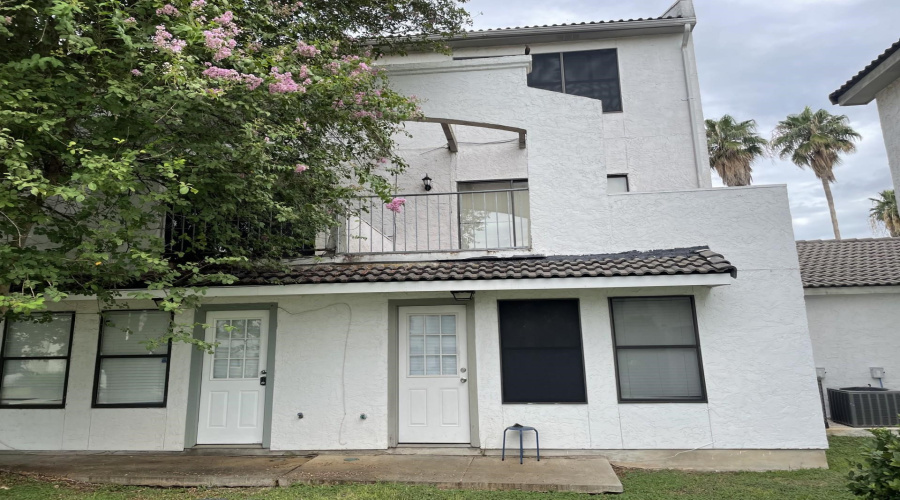 100 E Village Blvd, Laredo, Texas 78041, 2 Bedrooms Bedrooms, 3 Rooms Rooms,2 BathroomsBathrooms,Residential,For Rent,100 E Village Blvd,20260089