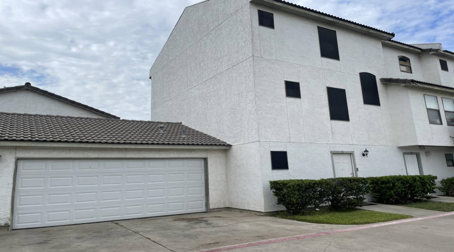 100 E Village Blvd, Laredo, Texas 78041, 2 Bedrooms Bedrooms, 3 Rooms Rooms,2 BathroomsBathrooms,Residential,For Rent,100 E Village Blvd,20260089