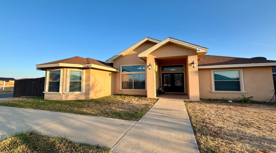 1707 Tron Lane, Eagle Pass, Texas 78852-4589, 3 Bedrooms Bedrooms, 5 Rooms Rooms,2 BathroomsBathrooms,Residential,For Sale,1707 Tron Lane,20260090