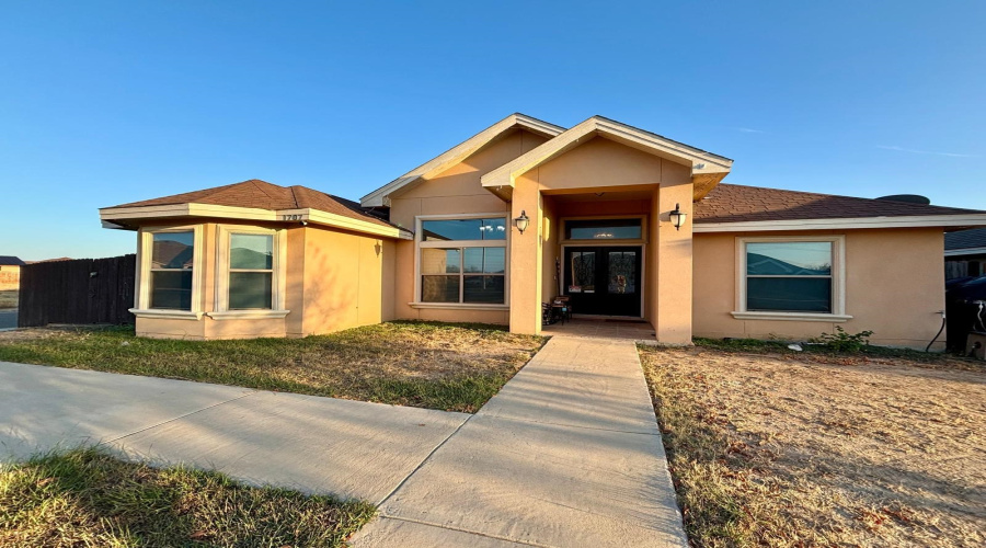 1707 Tron Lane, Eagle Pass, Texas 78852-4589, 3 Bedrooms Bedrooms, 5 Rooms Rooms,2 BathroomsBathrooms,Residential,For Sale,1707 Tron Lane,20260090