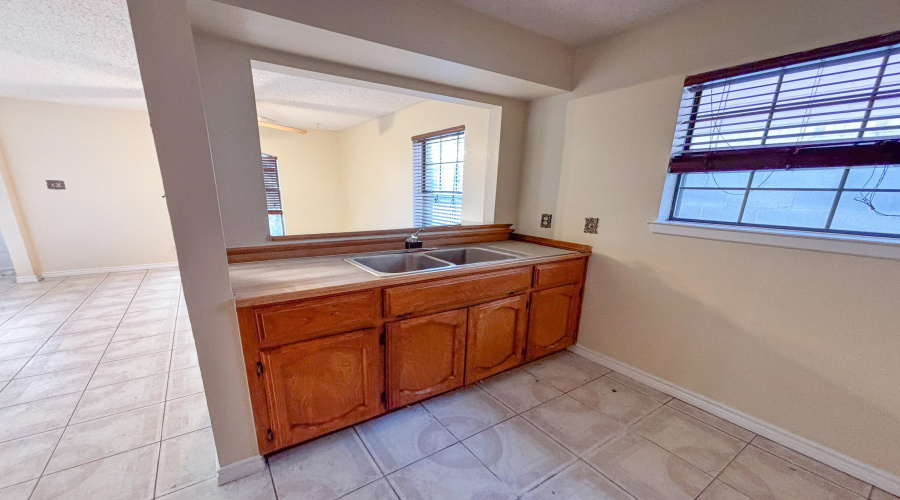 8708 Puerto Vallarta, Laredo, Texas 78045, 4 Bedrooms Bedrooms, 7 Rooms Rooms,2 BathroomsBathrooms,Residential,For Sale,8708 Puerto Vallarta,20260096