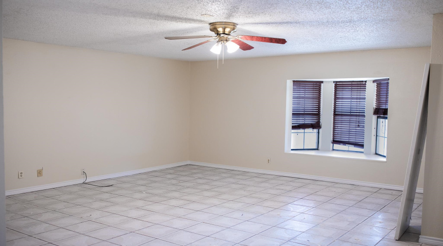 8708 Puerto Vallarta, Laredo, Texas 78045, 4 Bedrooms Bedrooms, 7 Rooms Rooms,2 BathroomsBathrooms,Residential,For Sale,8708 Puerto Vallarta,20260096