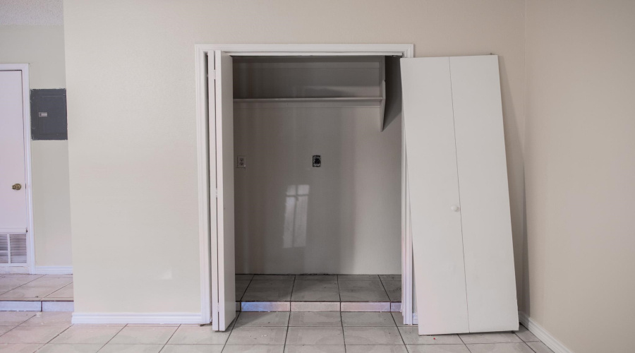 8708 Puerto Vallarta, Laredo, Texas 78045, 4 Bedrooms Bedrooms, 7 Rooms Rooms,2 BathroomsBathrooms,Residential,For Sale,8708 Puerto Vallarta,20260096