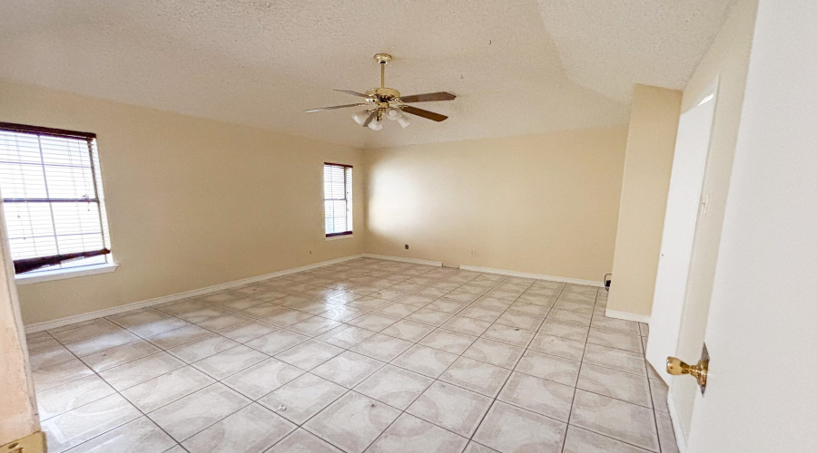 8708 Puerto Vallarta, Laredo, Texas 78045, 4 Bedrooms Bedrooms, 7 Rooms Rooms,2 BathroomsBathrooms,Residential,For Sale,8708 Puerto Vallarta,20260096