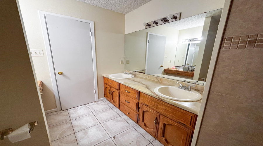 8708 Puerto Vallarta, Laredo, Texas 78045, 4 Bedrooms Bedrooms, 7 Rooms Rooms,2 BathroomsBathrooms,Residential,For Sale,8708 Puerto Vallarta,20260096