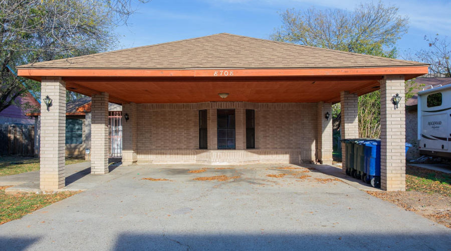 8708 Puerto Vallarta, Laredo, Texas 78045, 4 Bedrooms Bedrooms, 7 Rooms Rooms,2 BathroomsBathrooms,Residential,For Sale,8708 Puerto Vallarta,20260096